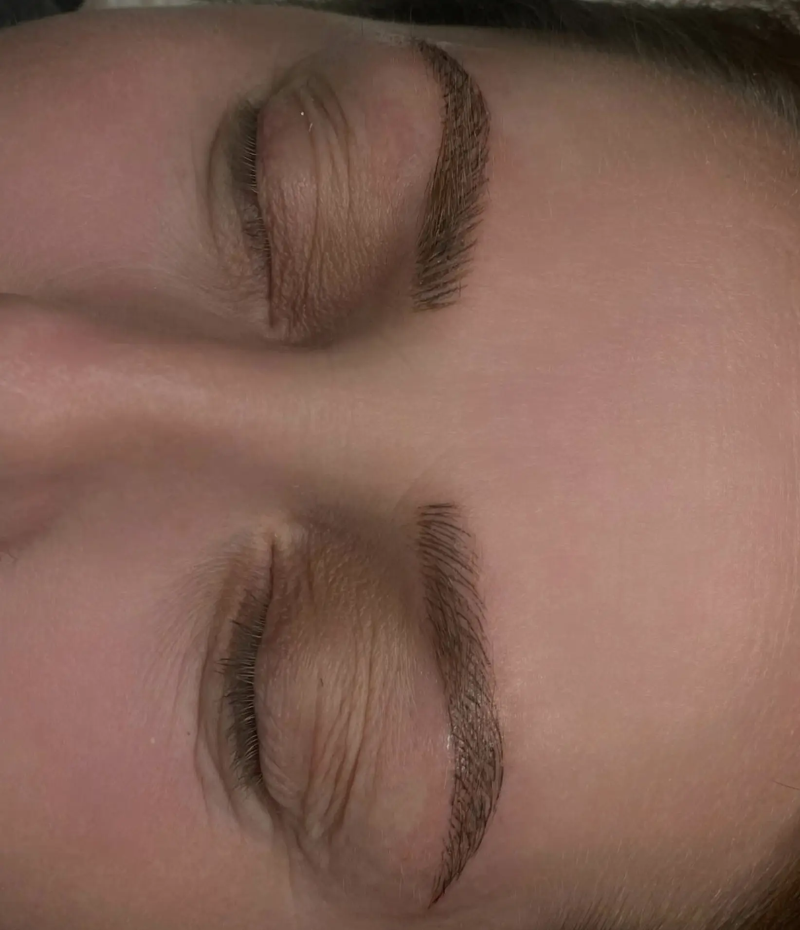 microblading eyebrows